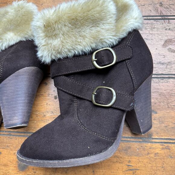 Dream Out Loud by Selena Gomez furry boots‎ heels - Picture 4 of 8